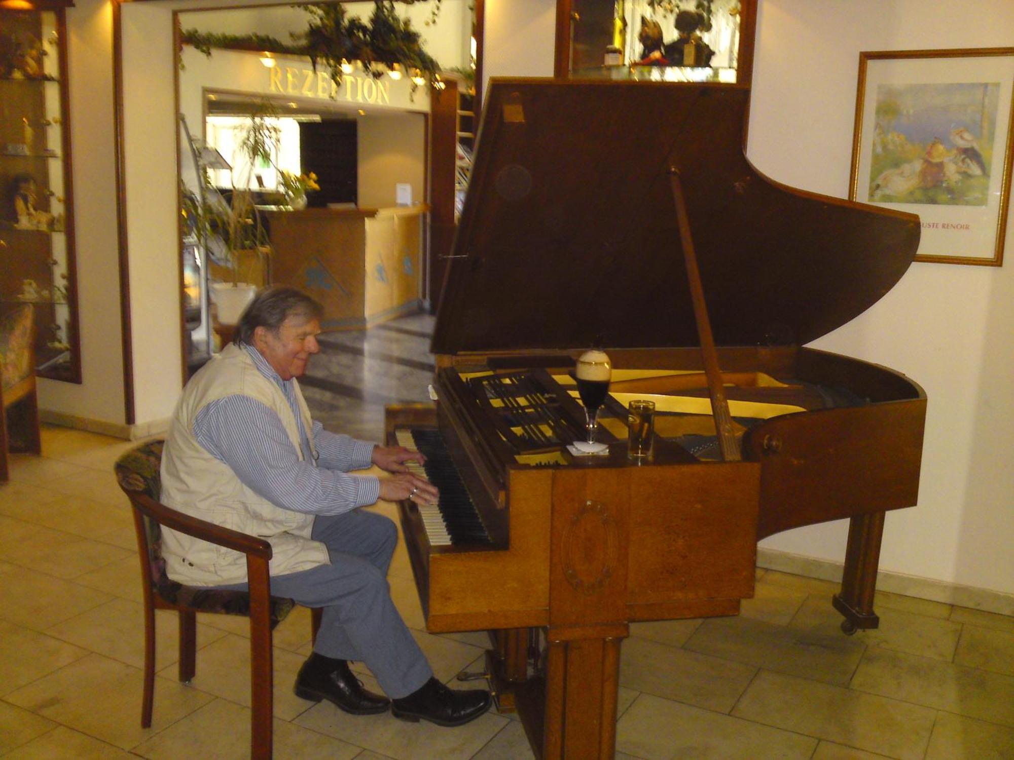 Hotel Reifenstein Kleinbartloff Екстериор снимка